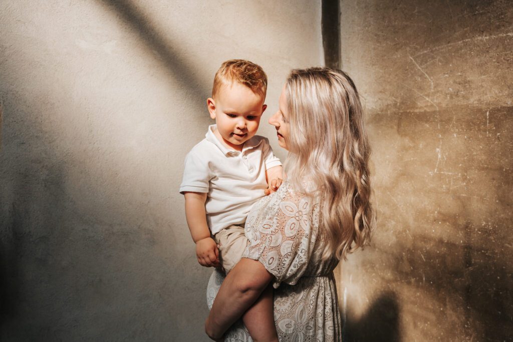zwangerschapsfotoshoot-utrecht-fotograaf-nederland-clients-closet-gezinsfotoshoot-newbornfotografie-zwangerschapsfotografie