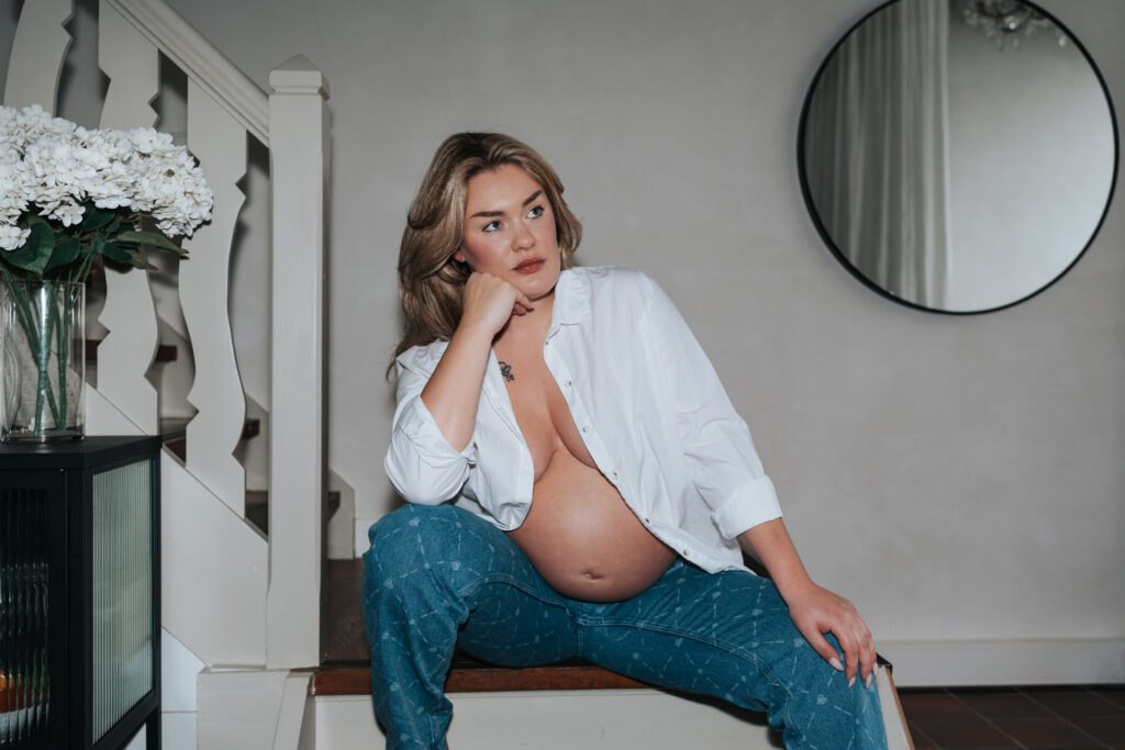 zwangerschapsfotoshoot-binnen-daglihtstudio- vianen-hoefenhaag-utrecht-maarssen